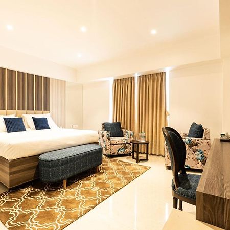 The Thane Club Екстер'єр фото