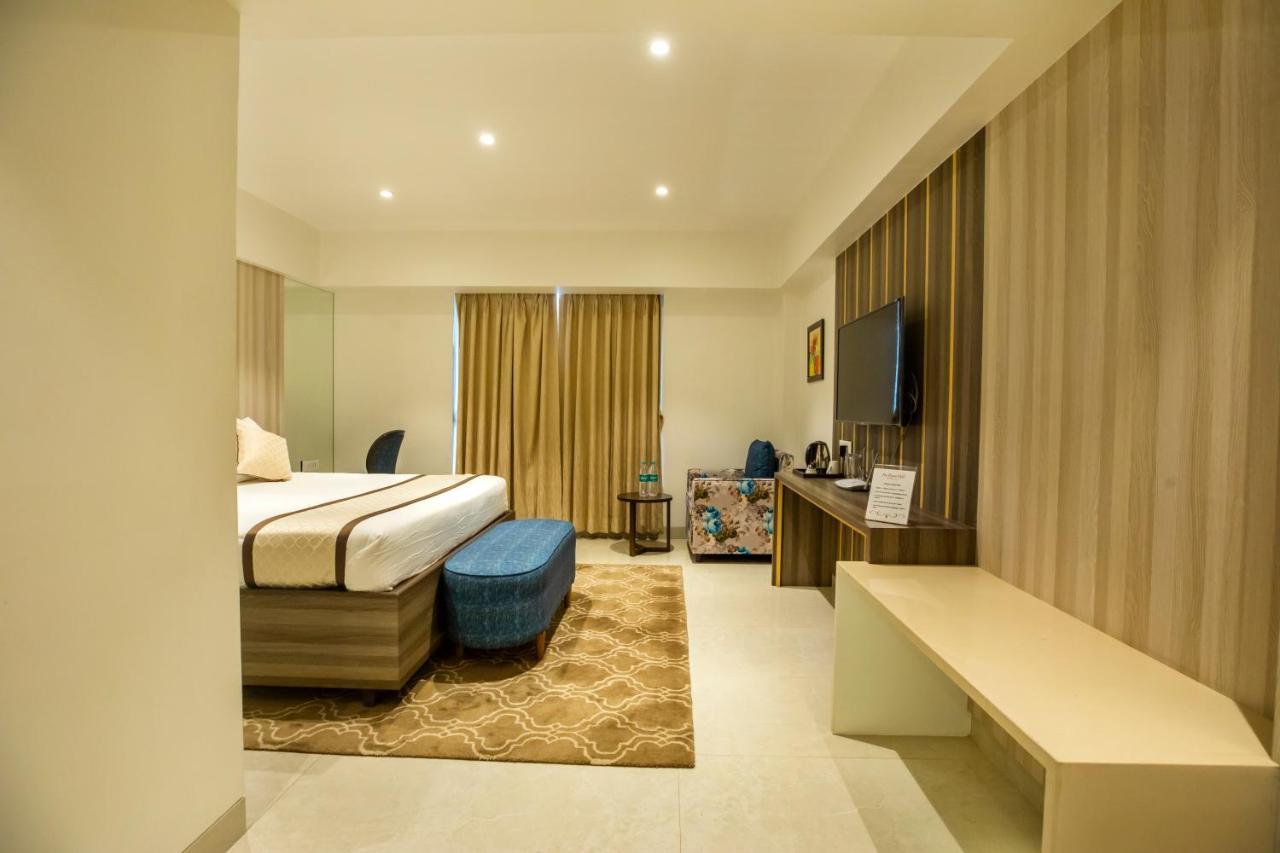 The Thane Club Екстер'єр фото