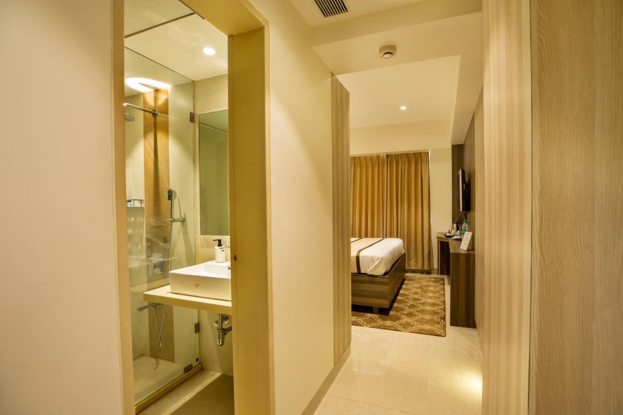 The Thane Club Екстер'єр фото