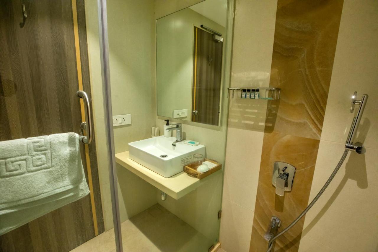 The Thane Club Екстер'єр фото