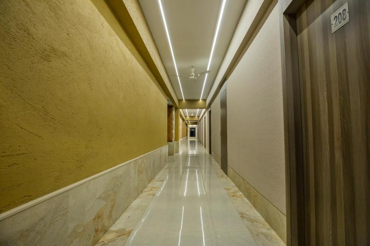 The Thane Club Екстер'єр фото